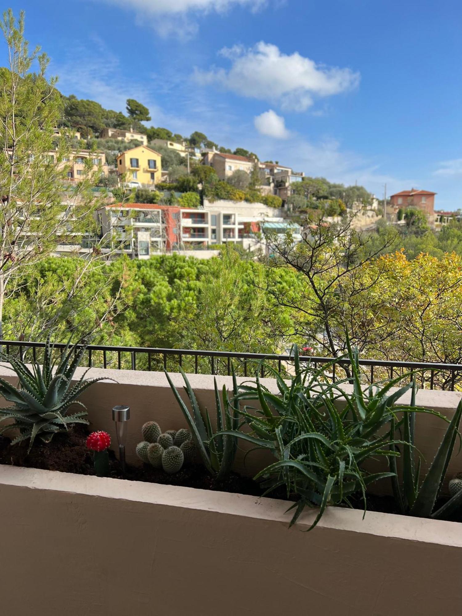 Apartmán Eze Roc Exteriér fotografie